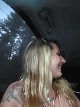 SheIsSomething webcam