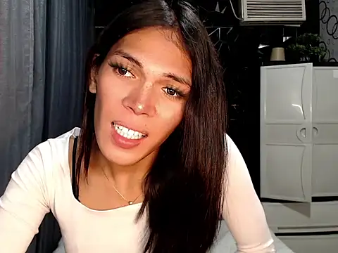 GORGEOUS_CARMEE webcam