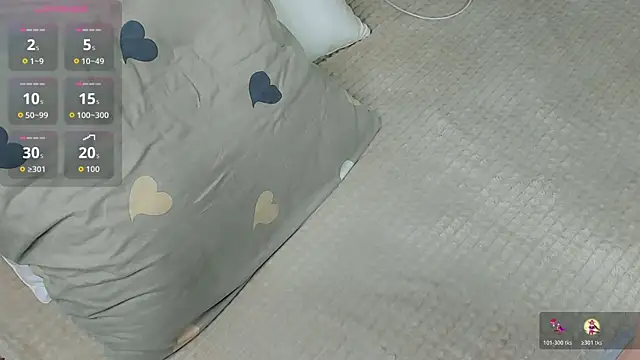 LeyaBloom webcam