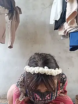 Linda-yiyi live cam