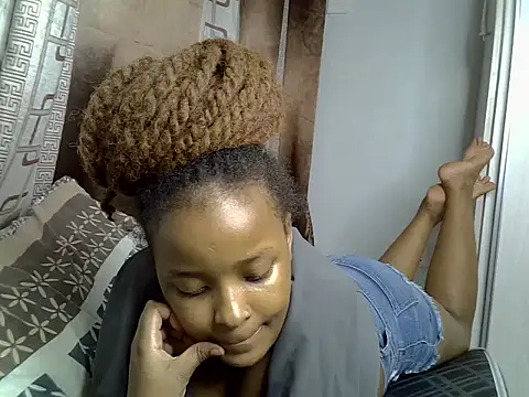 Sexy_Smiley2 live cam on StripChat