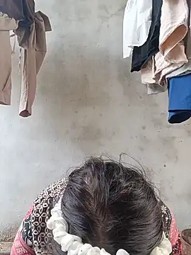 Linda-yiyi live cam
