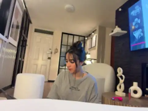 EmmyEvans1 live cam on StripChat