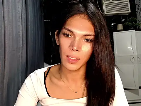 GORGEOUS_CARMEE webcam
