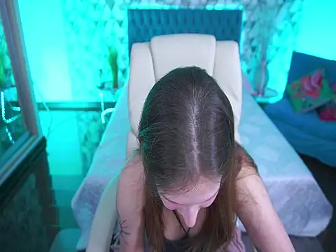 VikVikLove live cam