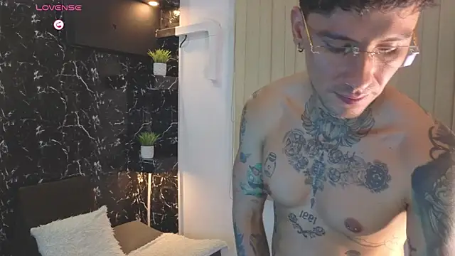 MR_EITHAN live cam