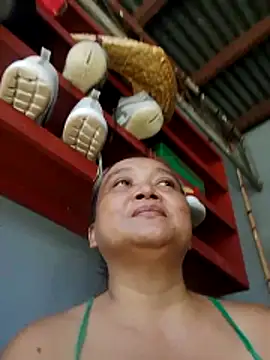 jeanyummytits live cam