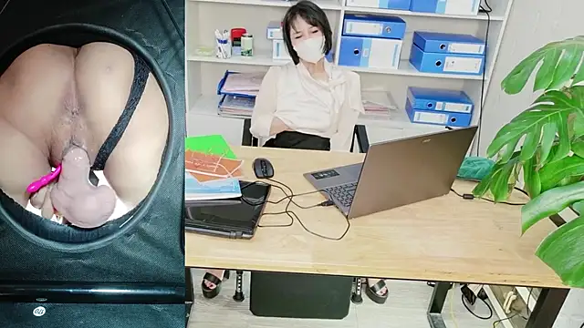 Julie-Rosee live cam