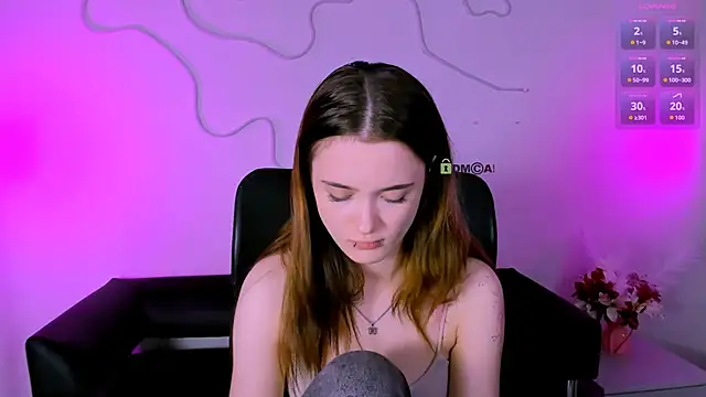 liana_kisses webcam
