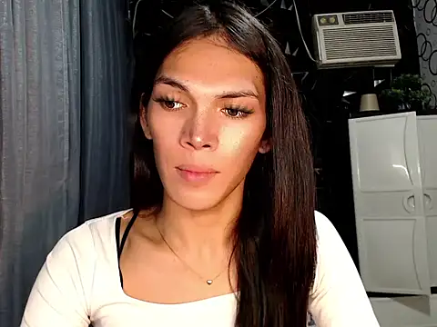 GORGEOUS_CARMEE webcam