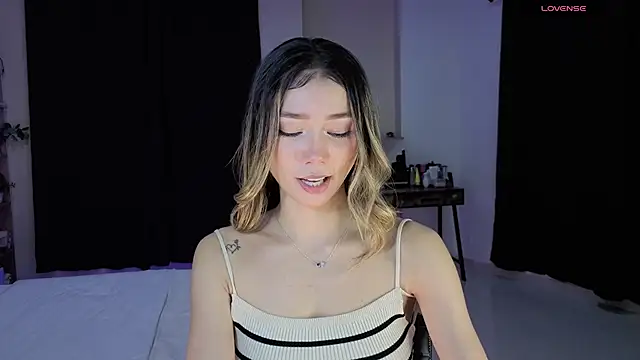 AmelieAxie webcam