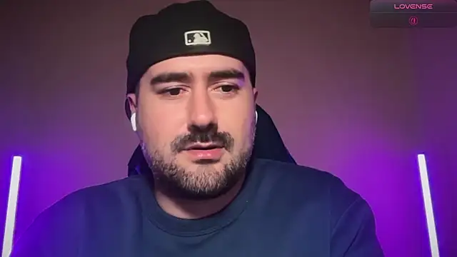 DominantTheo webcam