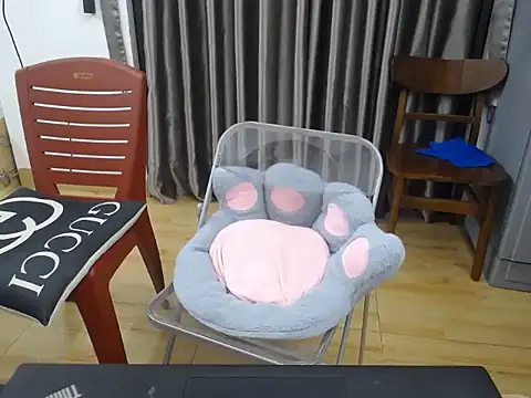Maia_9999 live sex cam