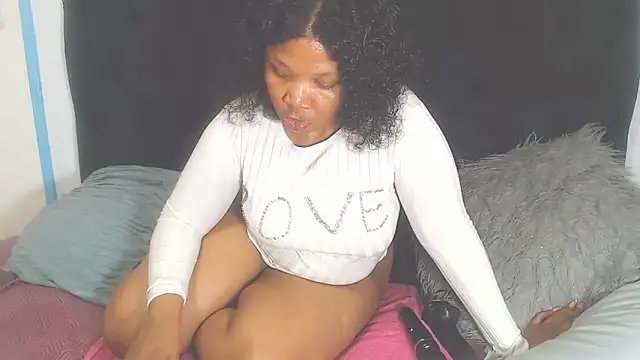 BootyClitQueen webcam