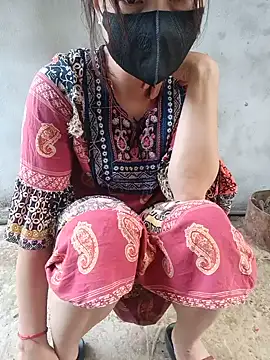 Linda-yiyi live cam