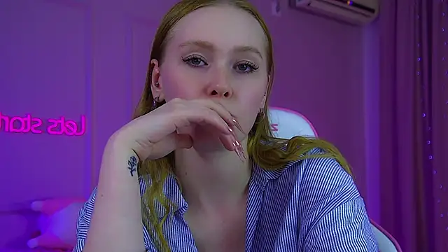 AgataFoxley webcam