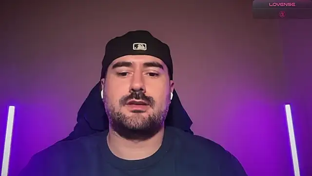 dominanttheo (Ask my age) - im horny