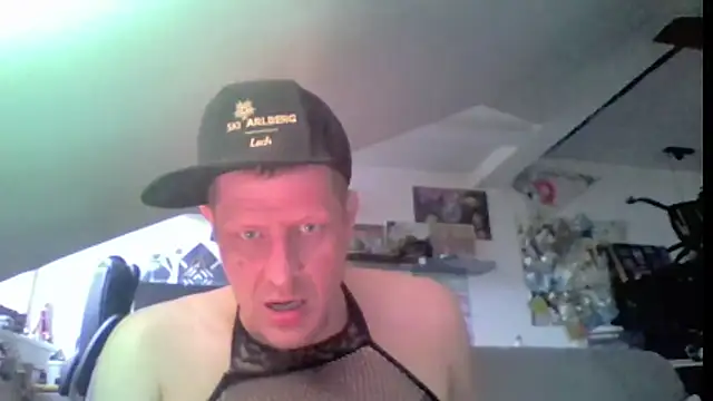 Bigthroaterboy webcam