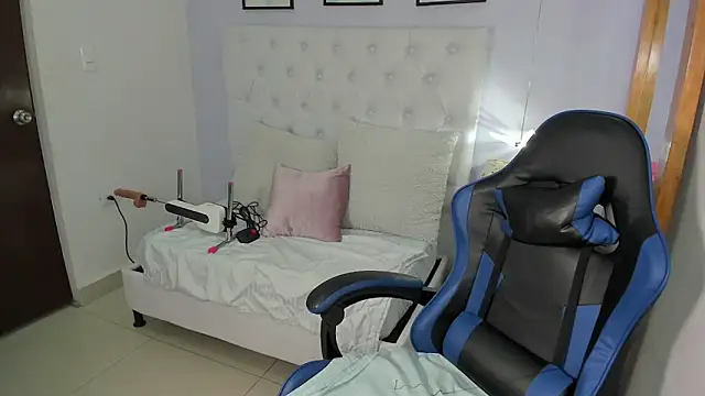 kitty_kayo live cam on StripChat