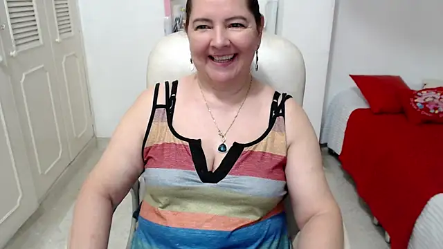 leonela_69 (F mature) - mommy is horny come play with me