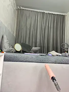 ChloeBrut live cam on StripChat