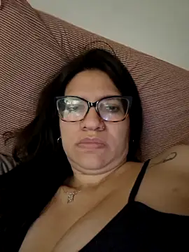 Gia-and-Lara webcam
