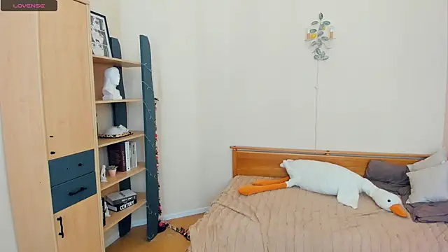 LatoniaNeedam webcam