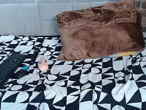 Loyal_Alisha webcam