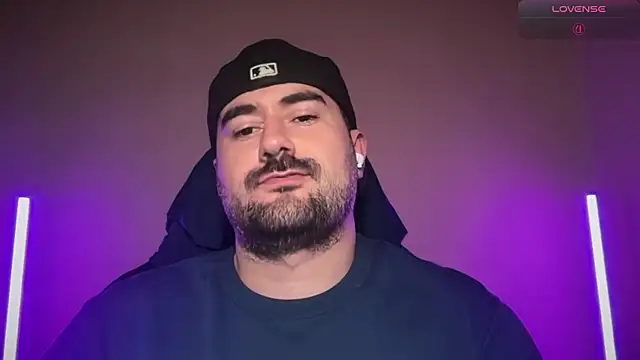 dominanttheo (Ask my age) - im horny