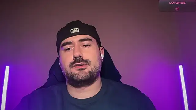DominantTheo webcam