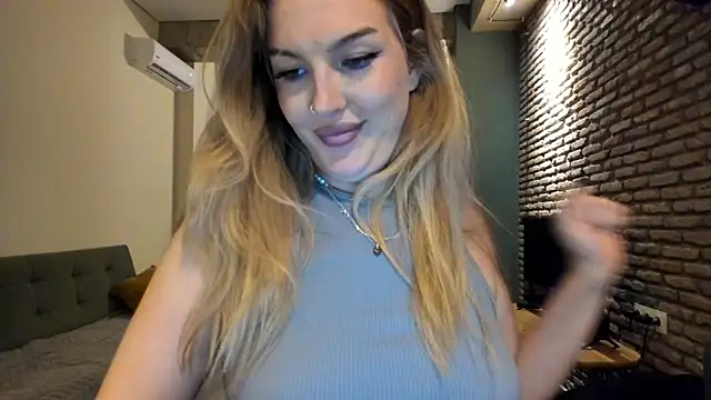 fifteenpoem live cam on StripChat