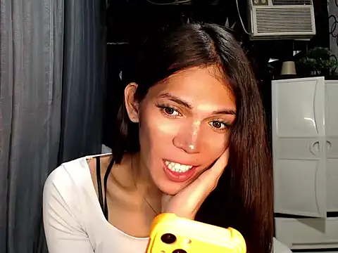 GORGEOUS_CARMEE webcam