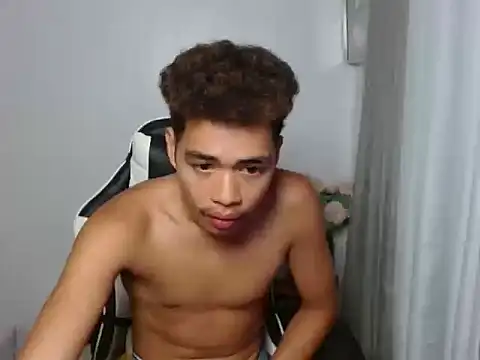 curlyasian_njxx webcam