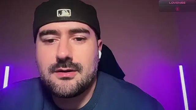 dominanttheo (Ask my age) - im horny