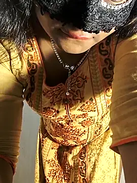 DIRTYSECRET_QUEEN_07
