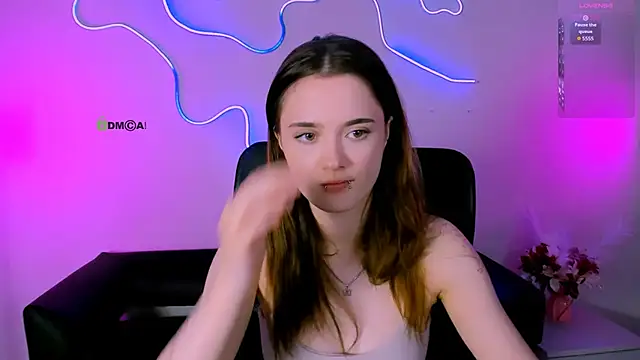 liana_kisses webcam
