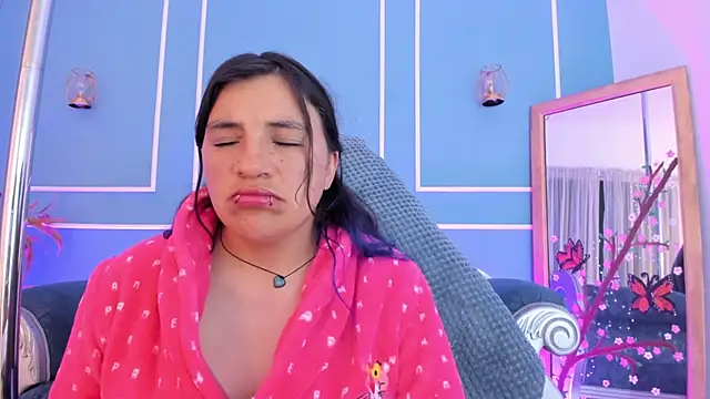 TaraTaylorr webcam