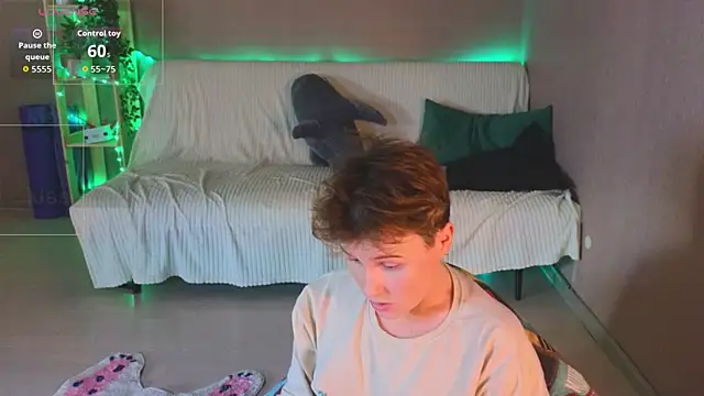 two_gerls_here webcam