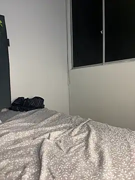 sofi_chan (F young) - fully naked dildo in pussy