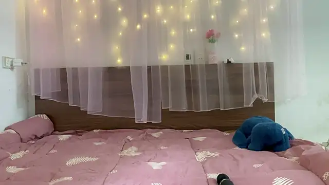 shy_pink_doll webcam