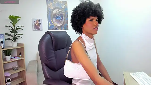 NaomiSaenz_ webcam