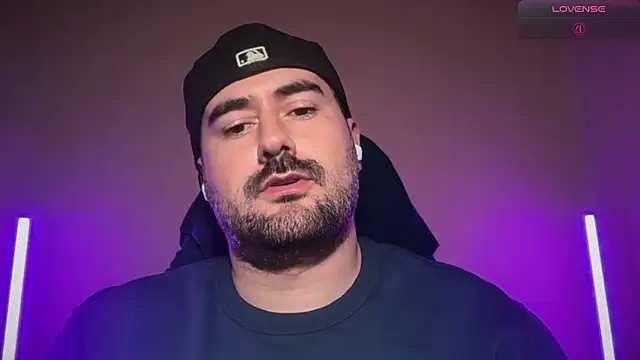 DominantTheo webcam