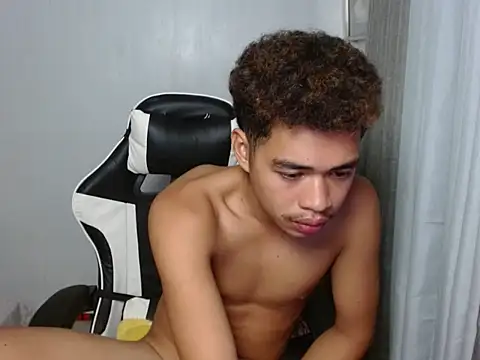 curlyasian_njxx webcam