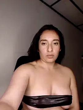 kira-stormm live cam