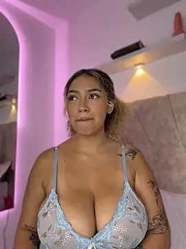 Maddy_Beluci webcam