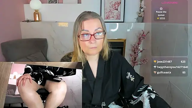 Alexandra_Kind webcam