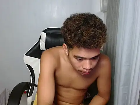curlyasian_njxx webcam