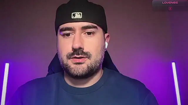 DominantTheo webcam
