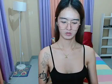 XxTsUncutAskaxX webcam