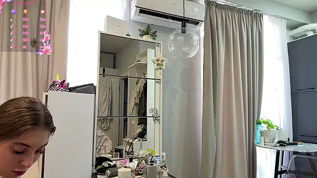 selena_favn webcam